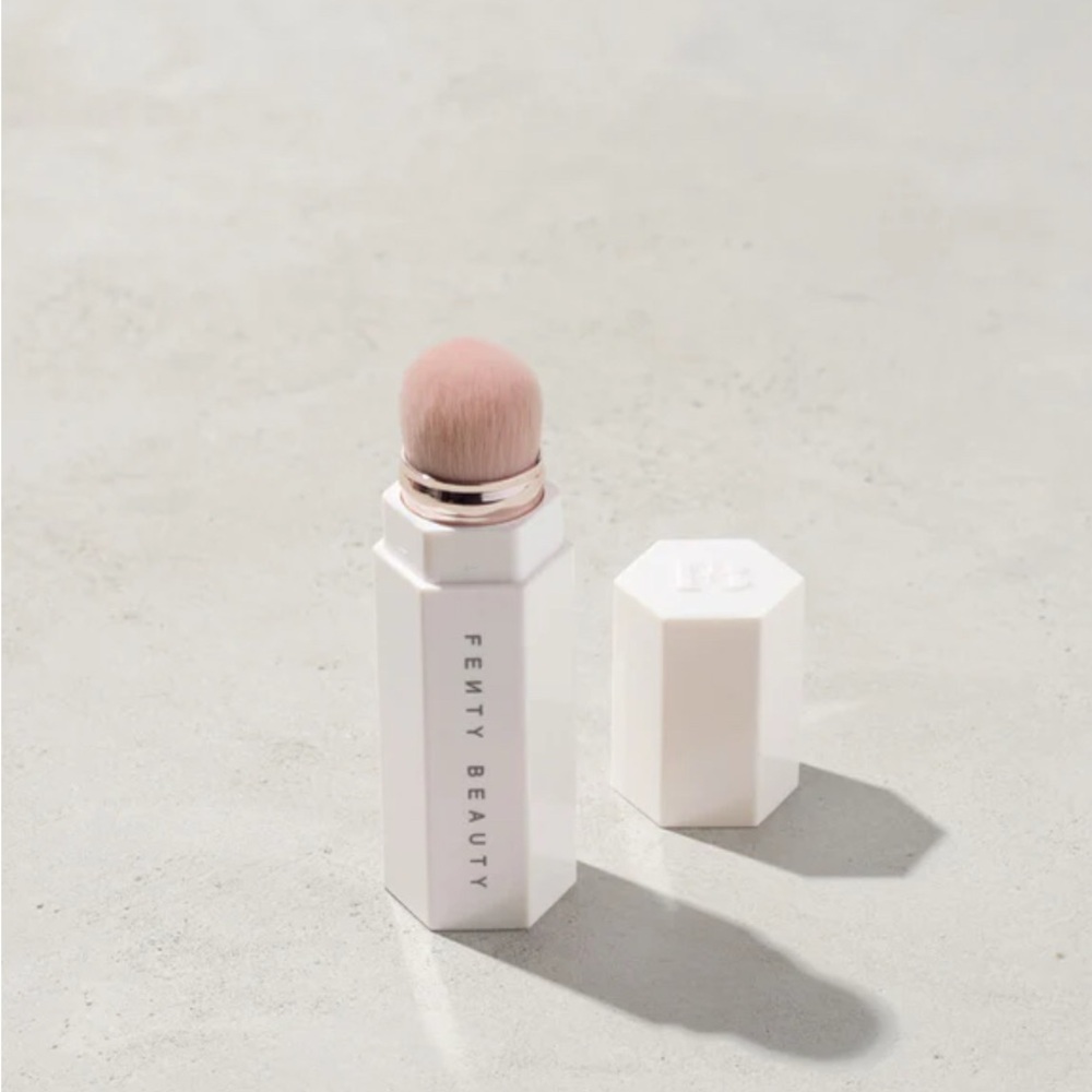 NEW Fenty Beauty Portable Contour & Concealer Brush 150
